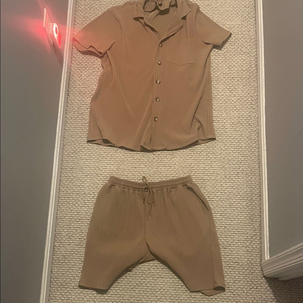 Boohoo Men's Ribbed Two-Piece Set in Brown